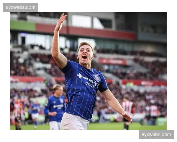 官方：曼联与18岁青训中场天才达成续约协议，合同至2031年